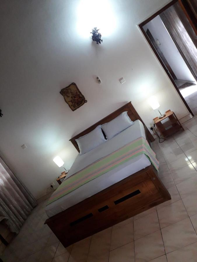 Ceylon Travel And Stay Lodge Баттарамулла Экстерьер фото