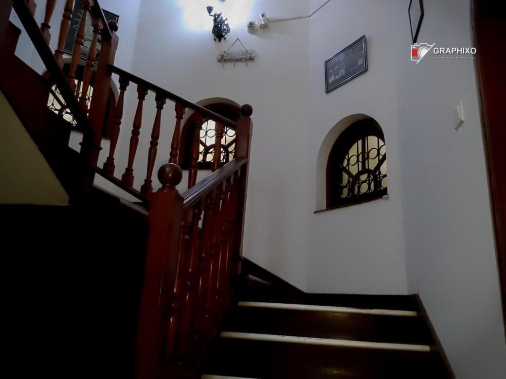 Ceylon Travel And Stay Lodge Баттарамулла Экстерьер фото